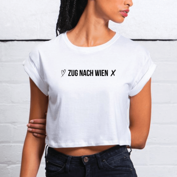 zug nach wien crop top